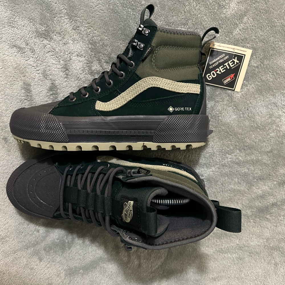 Vans MTE Sk8-hi Gore-Tex High-Top Sneakers - Olive and Black 6.5m/8w